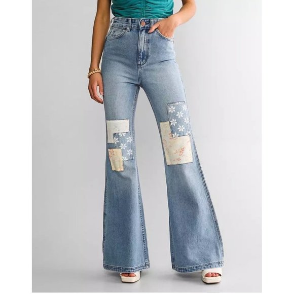 Wrangler Denim - Wrangler Billabong x Super Flare Jean Floral patchwork sz 30